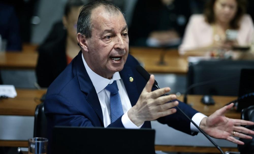 Senador Omar Aziz propõe ampliação de crédito para mototaxistas