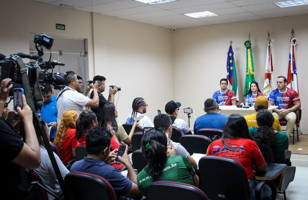 MPAM reúne autoridades e associações em Parintins para combater ocupação irregular e venda de lugares nas Galeras do Bumbódromo