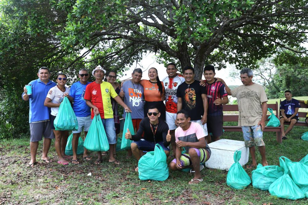 Entrega de alimentos garante apoio às famílias da comunidade do Maranhão, em Parintins