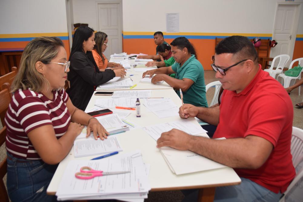 Prefeitura de Parintins assina contratos de aprovados no Processo Seletivo de Várzea até terça-feira, 24