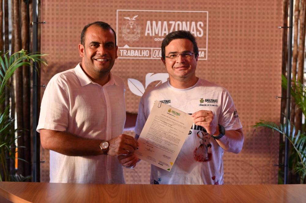 Ipaam entrega licença para novo porto flutuante