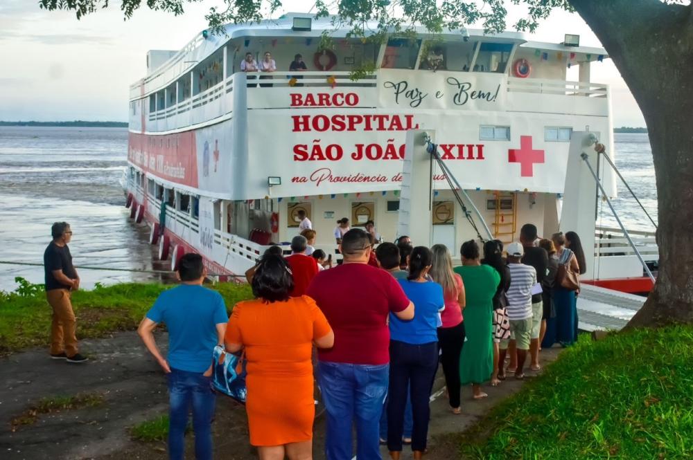 Festival de Parintins 2025: Barco Hospital São João XXIII iniciou atendimentos nesta quarta-feira