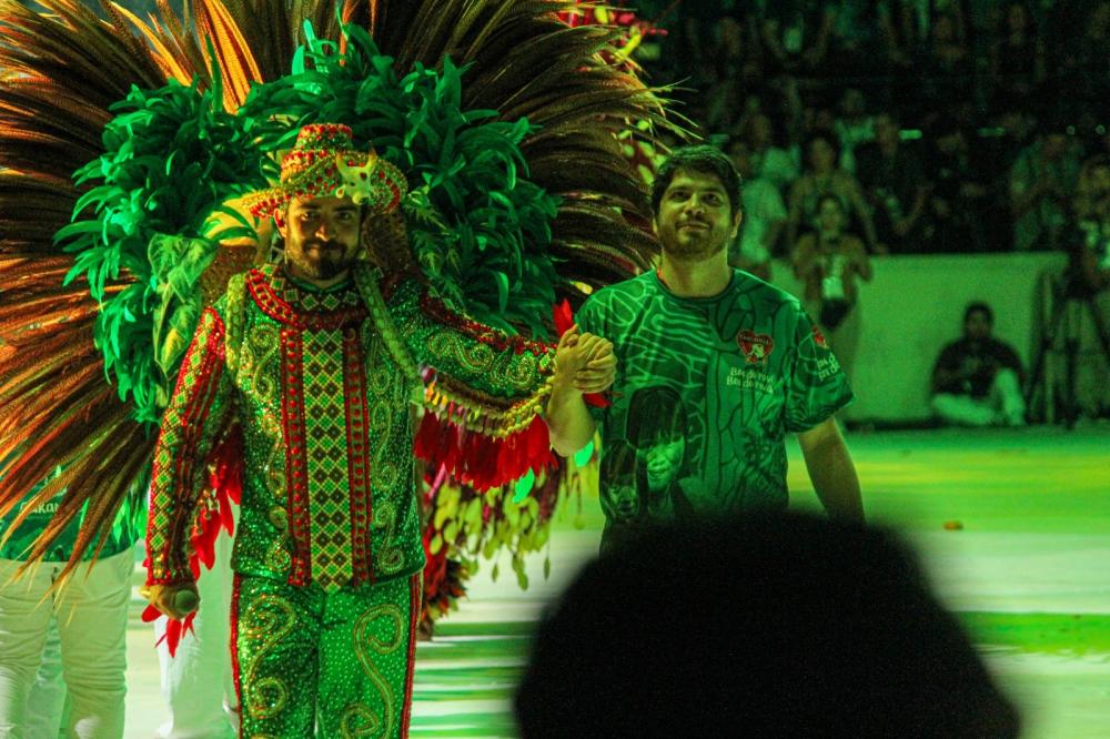 Eunice Paiva é homenageada na primeira noite do Boi Garantido
