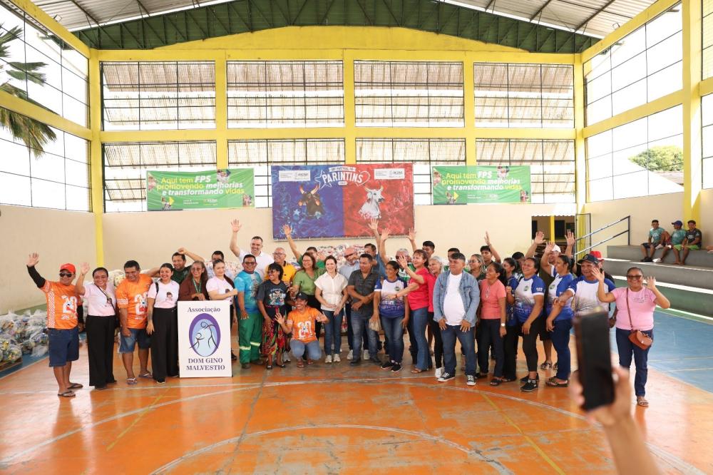 Governo do Amazonas entrega kits de alimentação para dez instituições