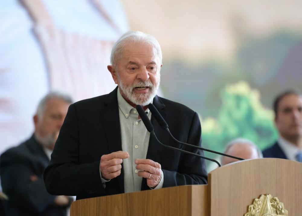 Lula responde a Trump e cogita retaliação com base na Lei da Reciprocidade