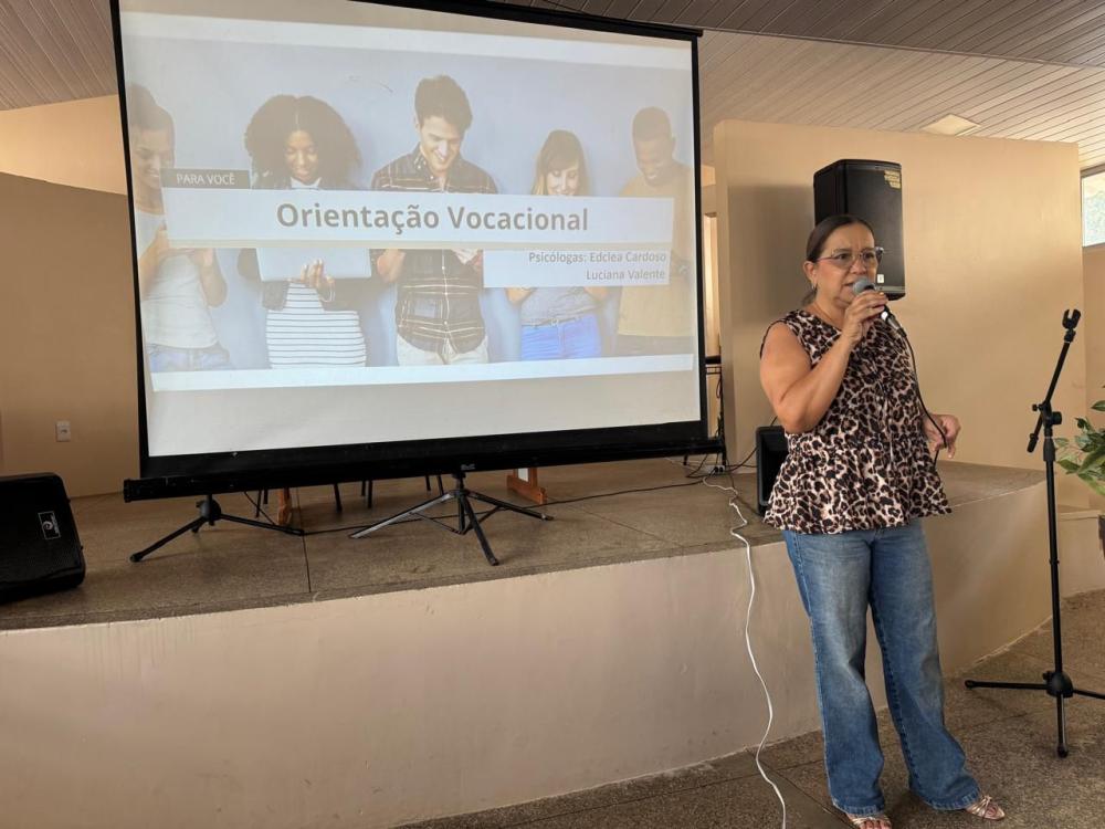 Estudantes de Parintins recebem orientação vocacional e sobre políticas afirmativas