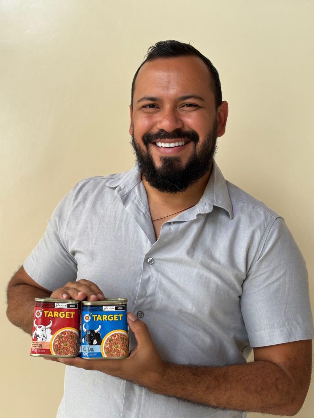Designer parintinense Ronan Marinho é finalista do Prêmio ABRE da Embalagem Brasileira