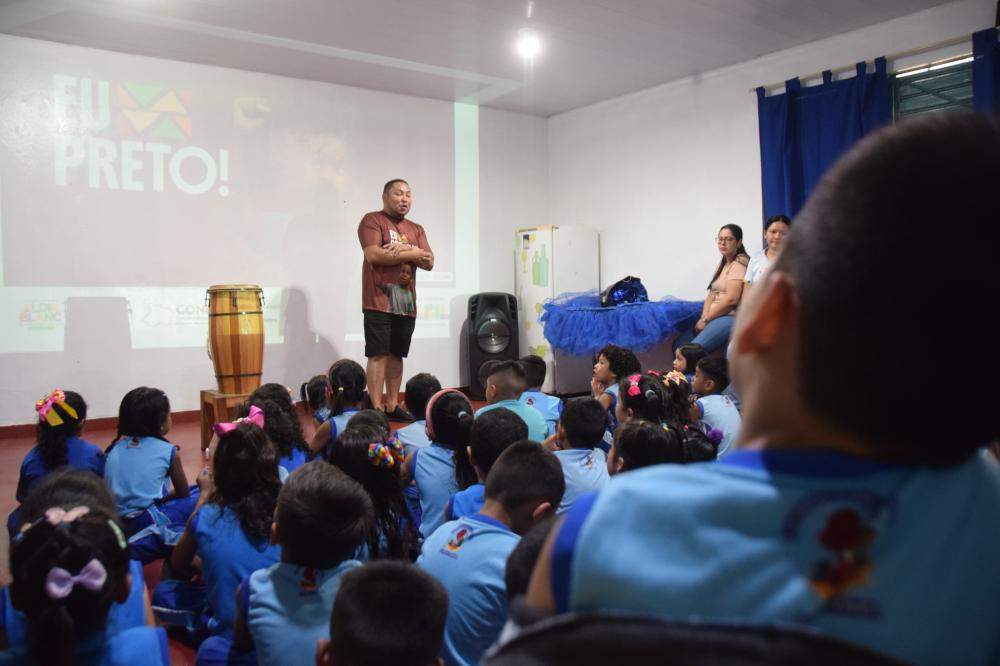 Projeto “Eu Preto” leva música e teatro afro-brasileiro às escolas de Parintins