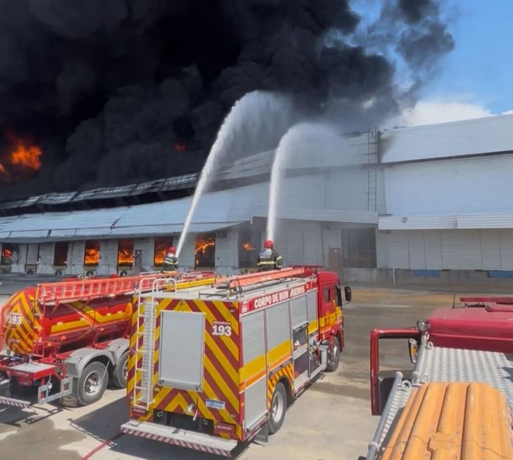 Corpo de Bombeiros Militar do Amazonas emite nota de esclarecimento sobre incêndio em Manaus