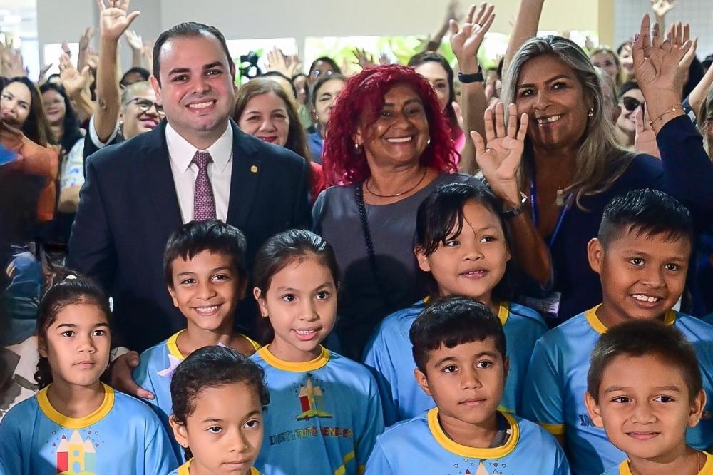 No Dia do Estudante, Roberto Cidade destaca leis que fortalecem a educação