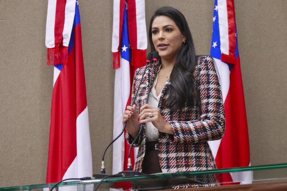 Deputada Mayra Dias propõe campanha de conscientização sobre segurança digital no Amazonas