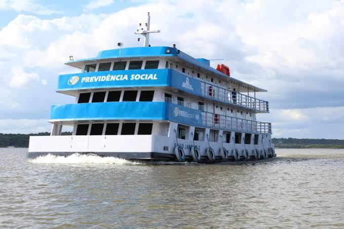 INSS volta a atender comunidades ribeirinhas do Amazonas por meio de barcos