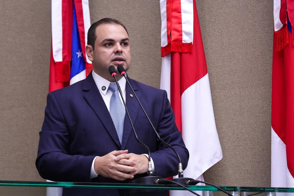 Deputado estadual Roberto Cidade propõe reduzir plásticos nas escolas do AM