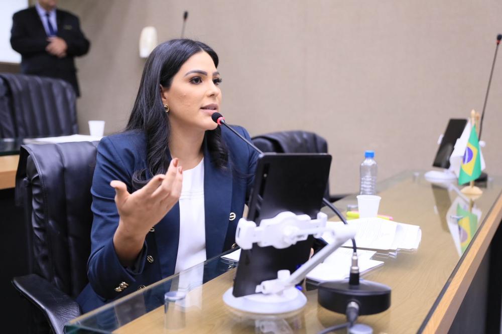 Mayra Dias propõe assistência psicológica a servidores da segurança