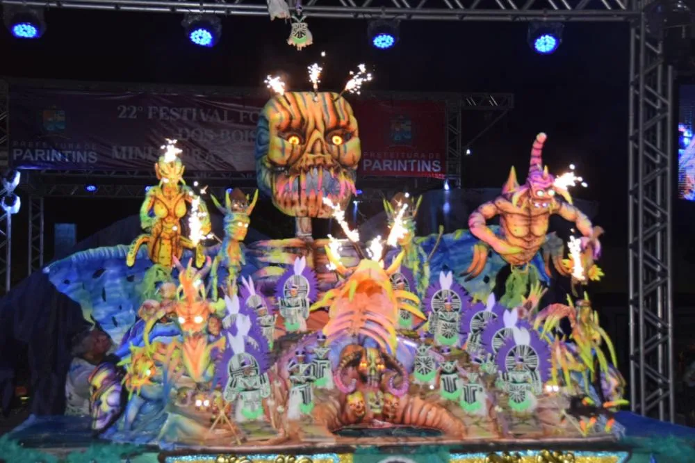 Mini Caprichoso e Mini Garantido se enfrentam no 23º Festival em Miniatura, dia 22