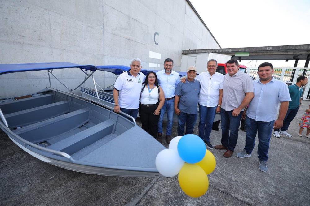 Wilson Lima beneficia 55 mil pescadores com novos equipamentos e crédito