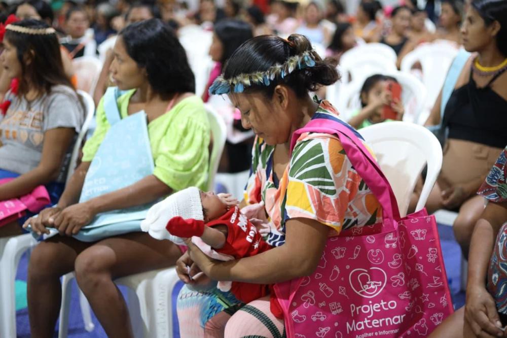 Deputada Mayra Dias propõe lei para garantir acesso à educação a mães solo no Amazonas