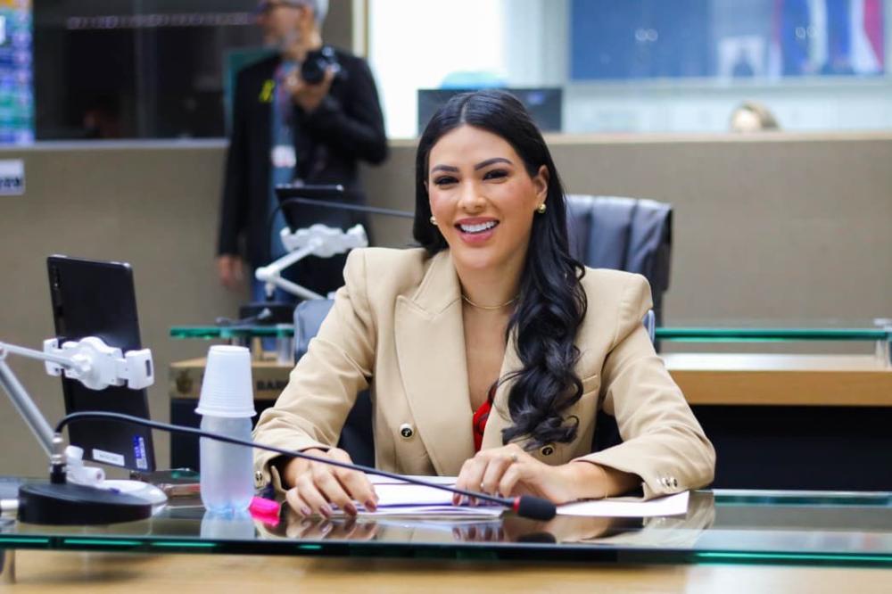 Projeto da deputada Mayra Dias aprova programa de inclusão produtiva no Amazonas