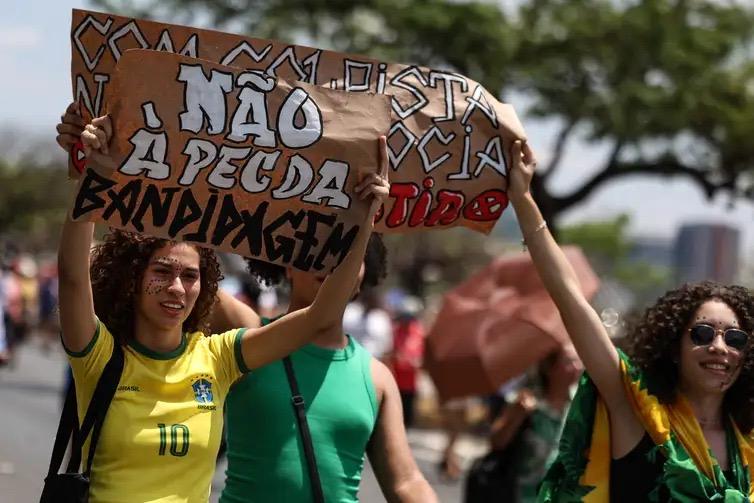 Em todo país, milhares protestaram contra anistia e PEC da Blindagem