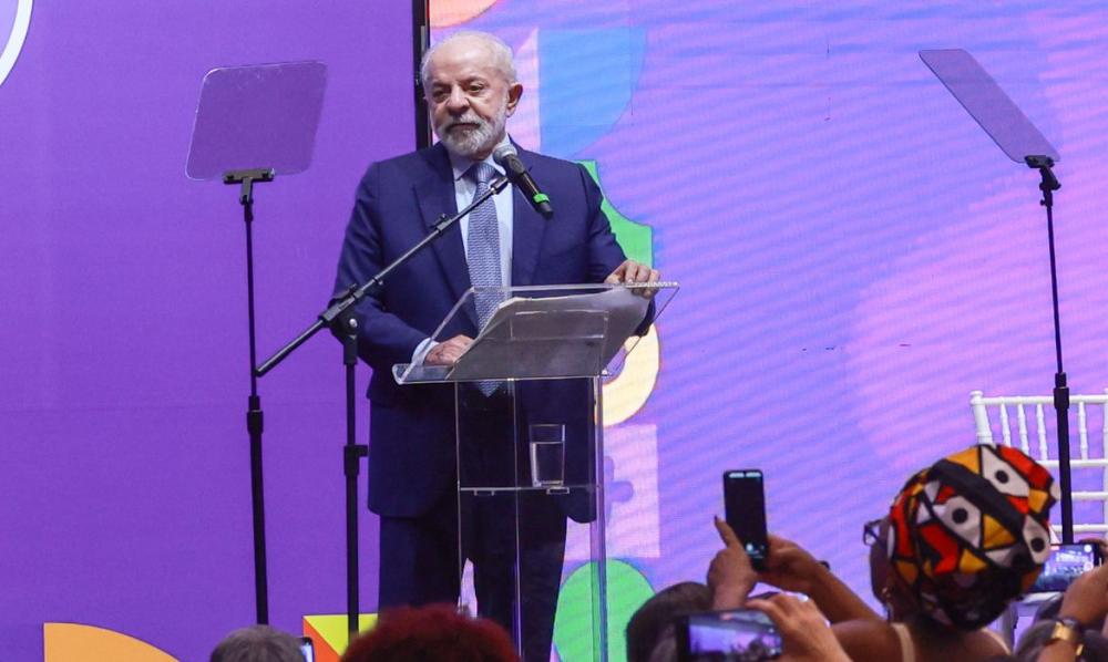 Presidente Lula sanciona lei que amplia licença-maternidade