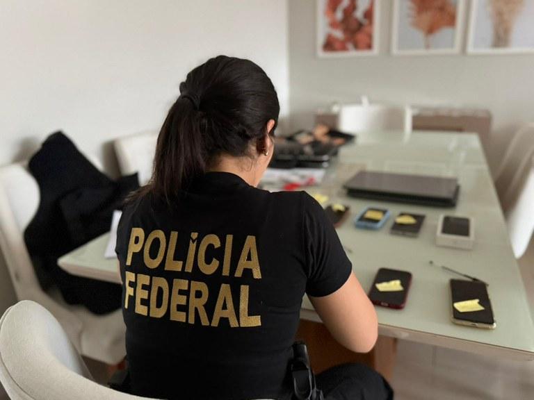 PF promove prisões no crime organizado e bloqueia R$ 122 milhões em bens