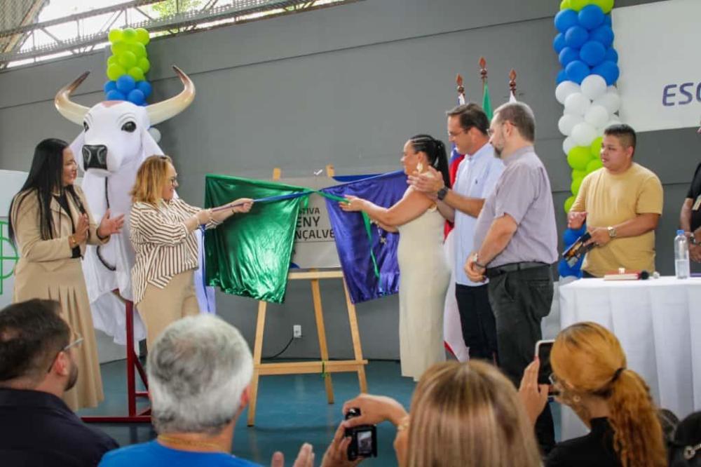 Quadra esportiva do SESI Parintins recebe o nome da vice-prefeita Vanessa Gonçalves