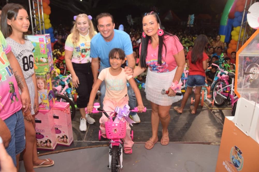 Alegria, brincadeiras e brinquedos marcam Festa do Dia das Crianças em Parintins