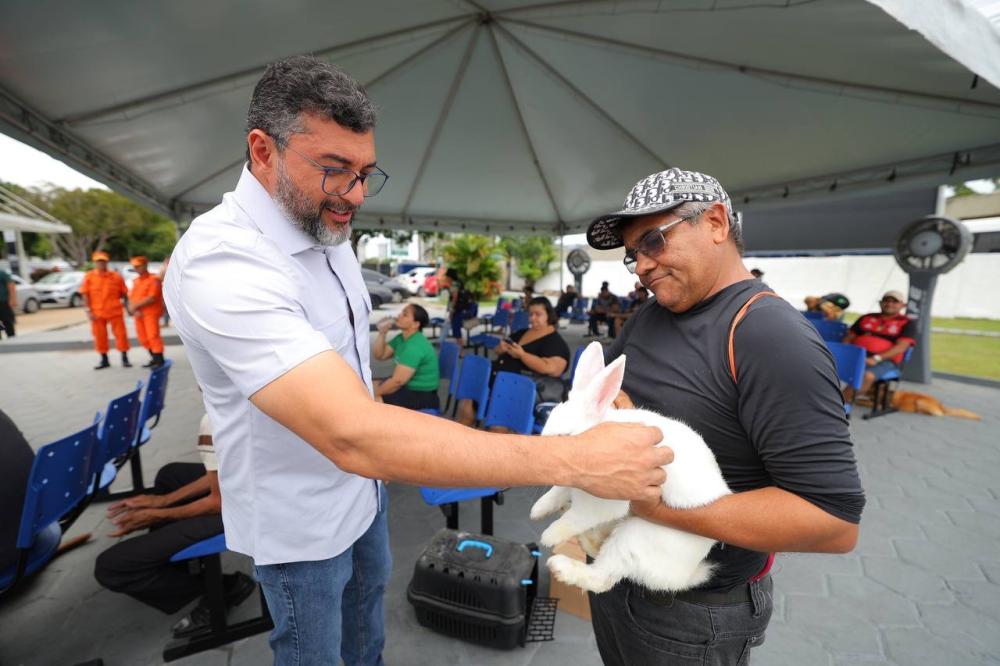 Governador Wilson Lima celebra mais de 3 mil atendimentos no novo Hospital Veterinário do AM