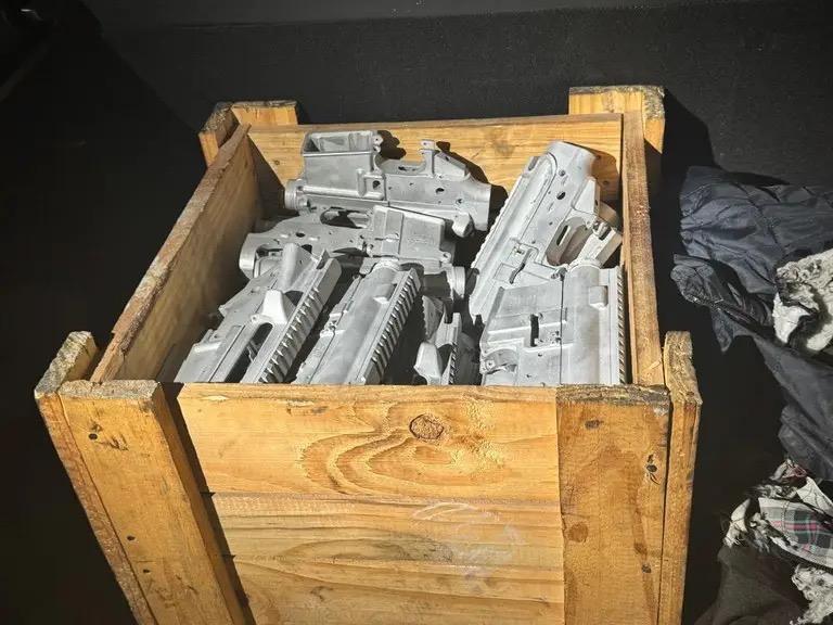 Polícia Federal realiza operação contra quadrilha que fabricava e vendia fuzis ilegalmente