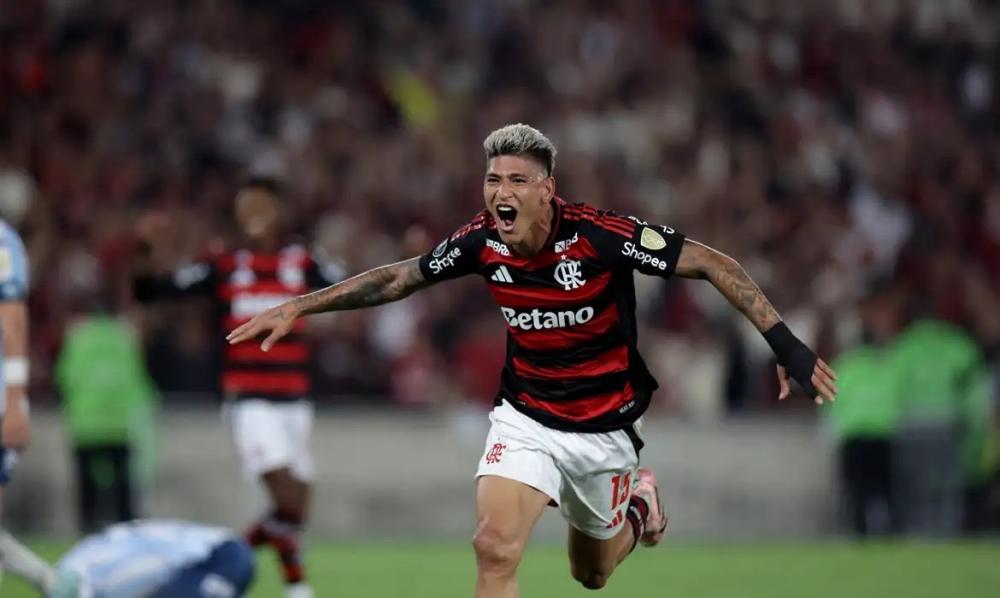 Carrascal decide e Flamengo vence o Racing no Maracanã