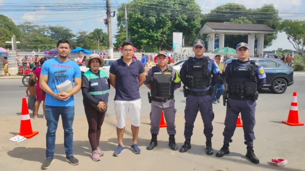 Policiais salvam bebê engasgado durante visita no cemitério Tarumã em Manaus