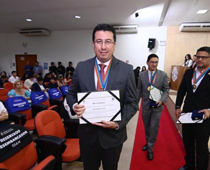 ESMAM concede Comenda e Diploma do Mérito Acadêmico ao advogado e vereador Fábio Cardoso