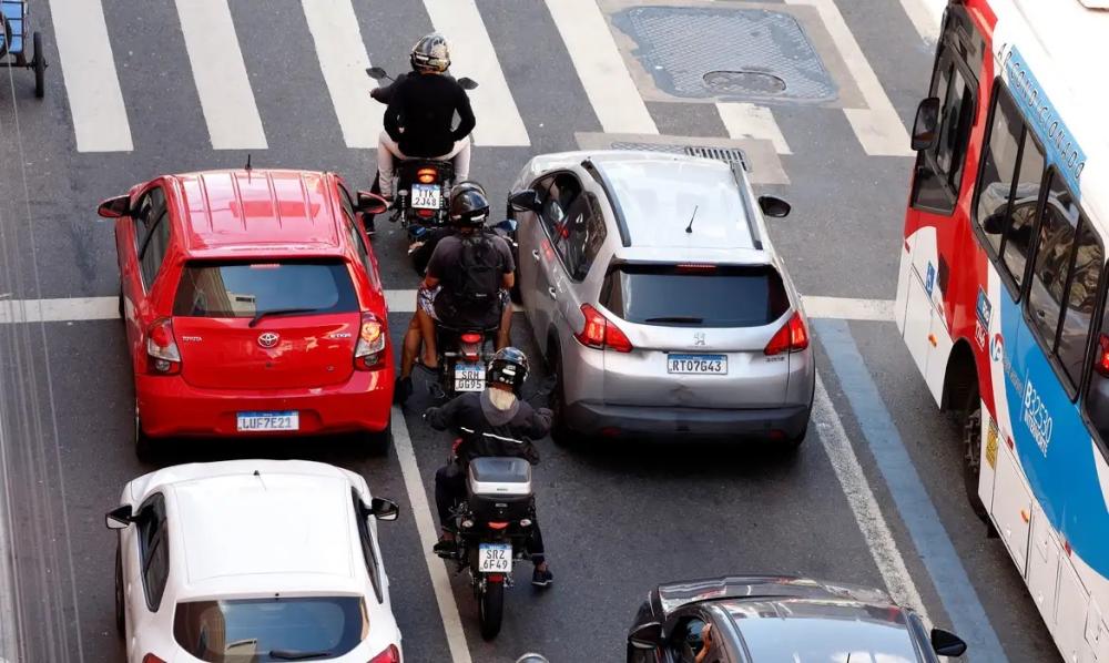 Regras para ciclomotores começam a valer