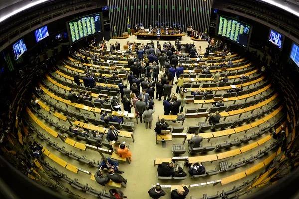 Câmara dos Deputados abre inscrições para concurso com salário de R$ 30 mil e sem graduação específica