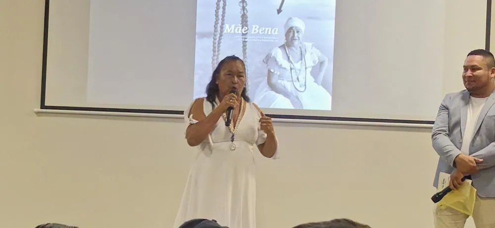 “Mãe Bena”: livro eterniza trajetória de fé, luta e resistência em Parintins