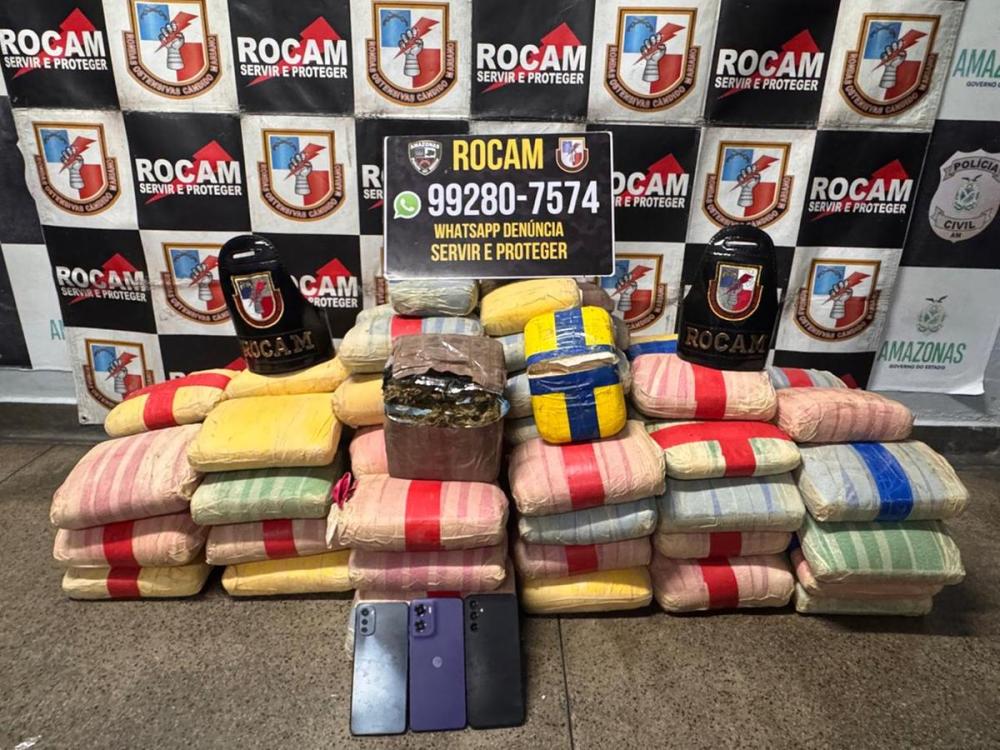 Rocam aprende cerca de 90kg de drogas dentro de embarcação, em Manaus