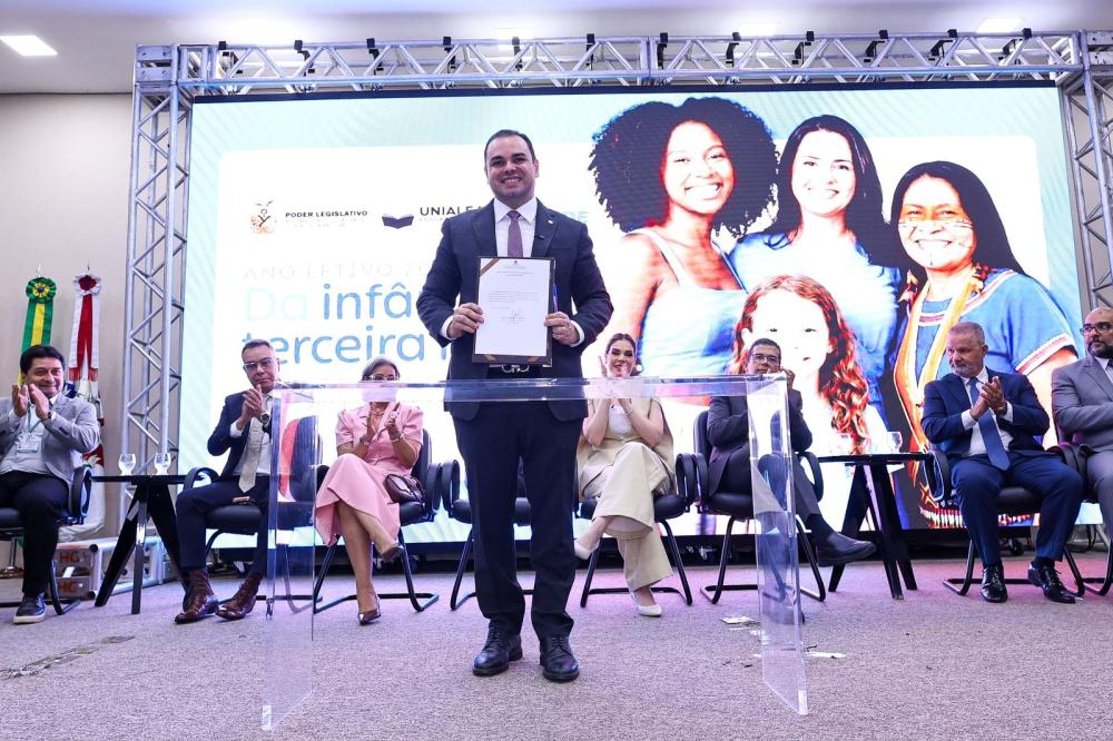 Roberto Cidade inicia processo de regulamentação da Escola do Legislativo