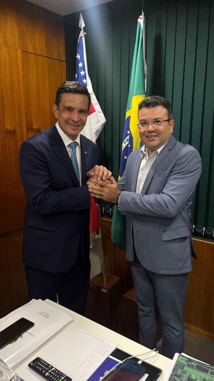 Sidney Leite anuncia usina de beneficiamento de leite em Barreirinha