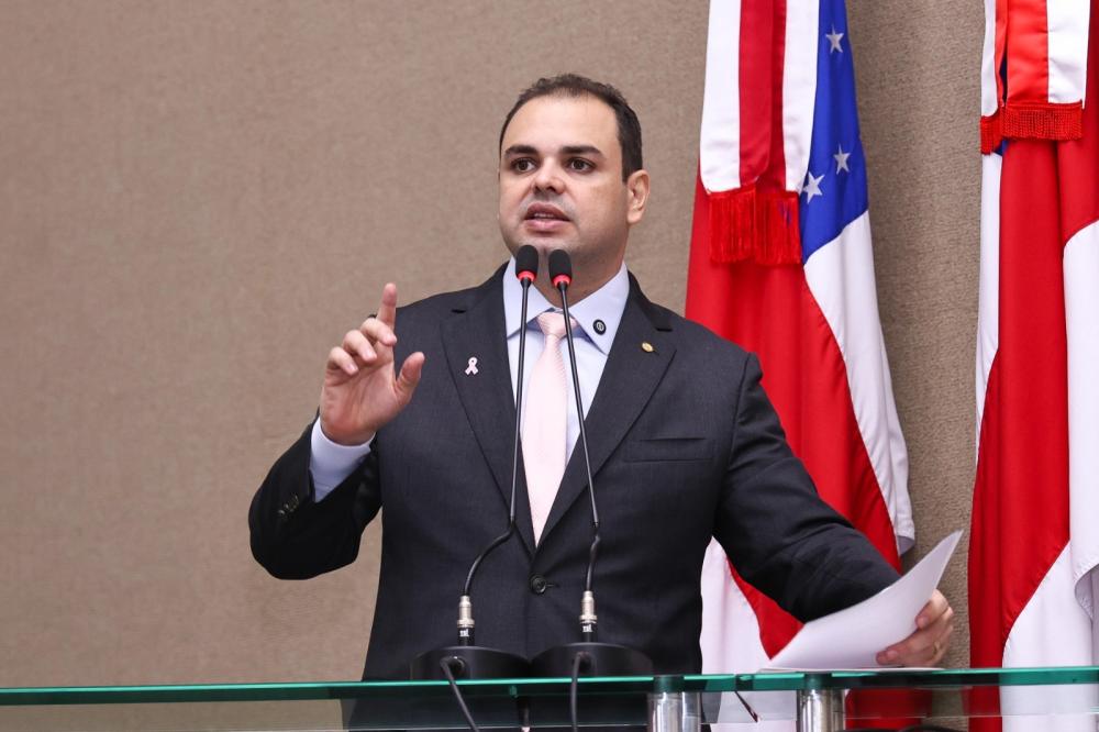 Roberto Cidade antecipa debate nacional e garante proteção a crianças na internet