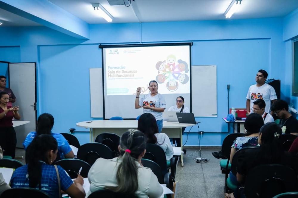 Educação Especial: professores de salas de recursos participam de formação