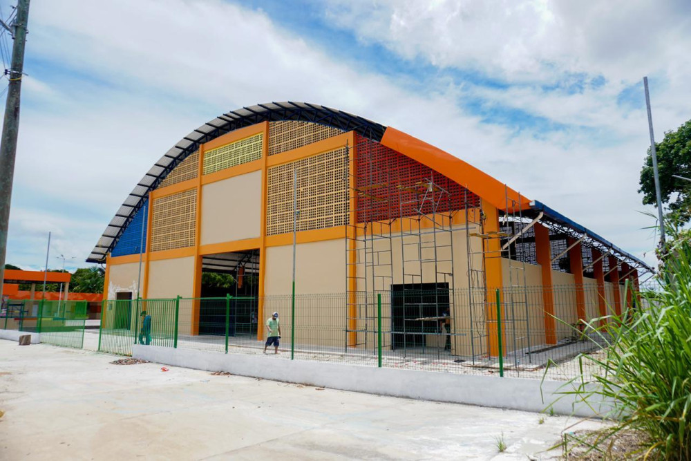 Prefeitura de Parintins conclui últimos ajustes da obra do ginásio da Vila Amazônia