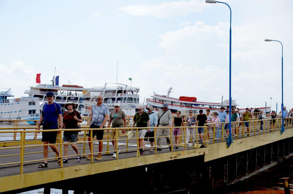 Temporada de transatlânticos movimenta economia e atrai 4 mil turistas a Parintins