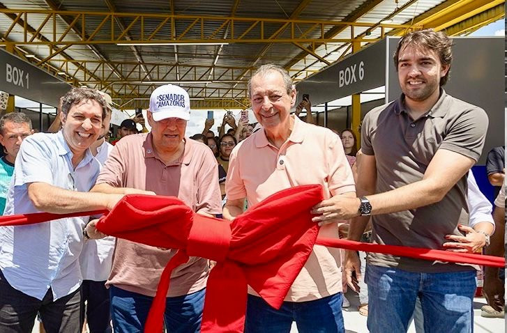 Omar Aziz participa de entrega de novos terminais pesqueiros em Itacoatiara