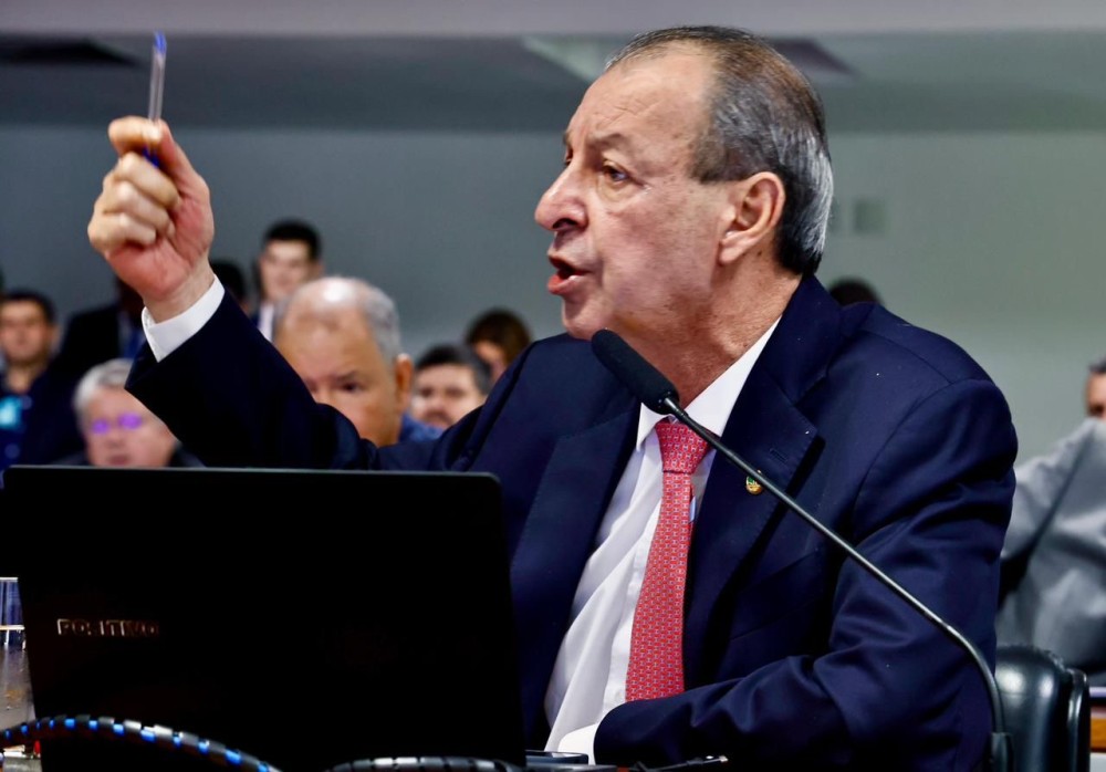 Omar Aziz pede ao Conselho Nacional de Justiça correição em vara que suspendeu licitação da BR-319