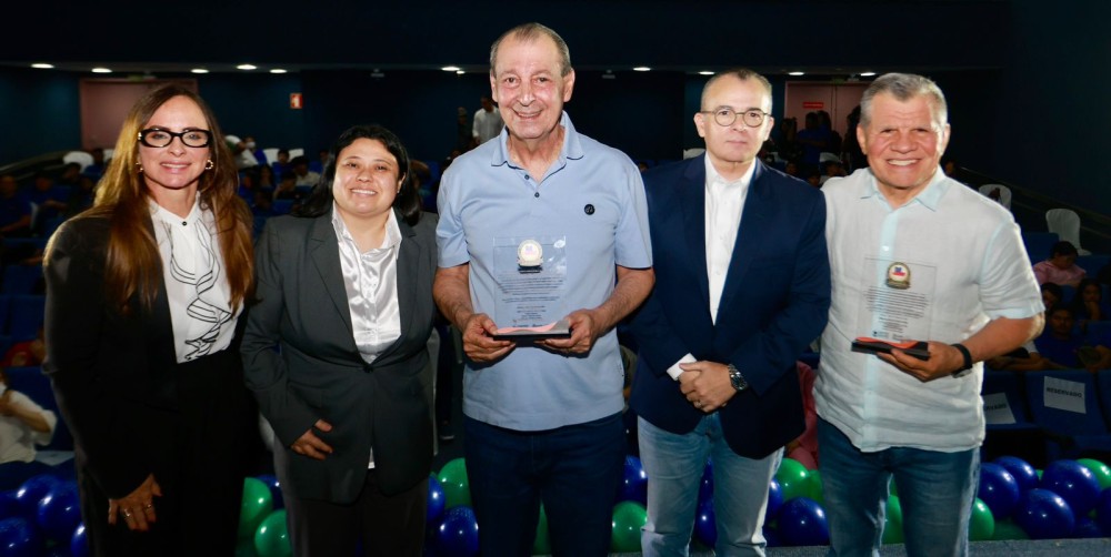 Omar Aziz destaca oportunidades da Zona Franca durante evento de formatura para centenas de jovens em Manaus