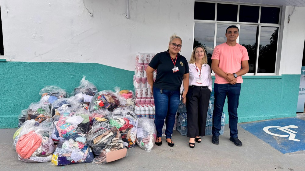 Comissão de Assistência Social da Aleam entrega doações a famílias atingidas por incêndio no São Jorge