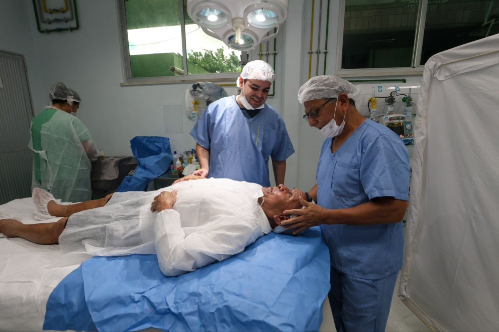 Roberto Cidade acompanha ações do programa Opera + Amazonas na Fundação Hospitalar Alfredo da Matta