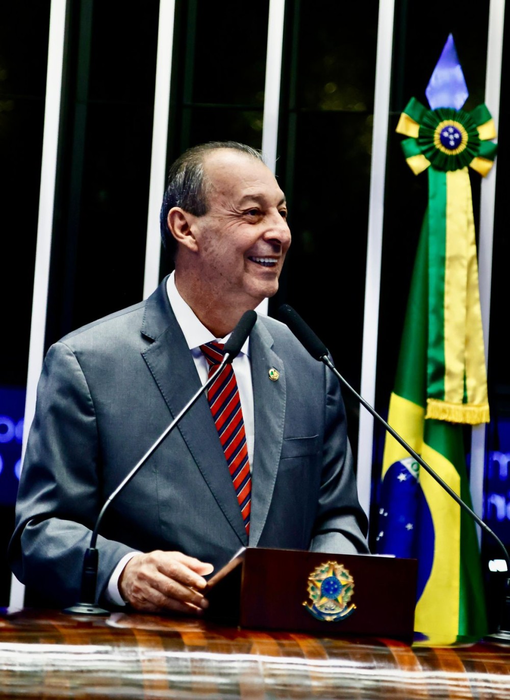 Em pronunciamento no Senado, Omar Aziz defende piso salarial para trabalhadores da educação