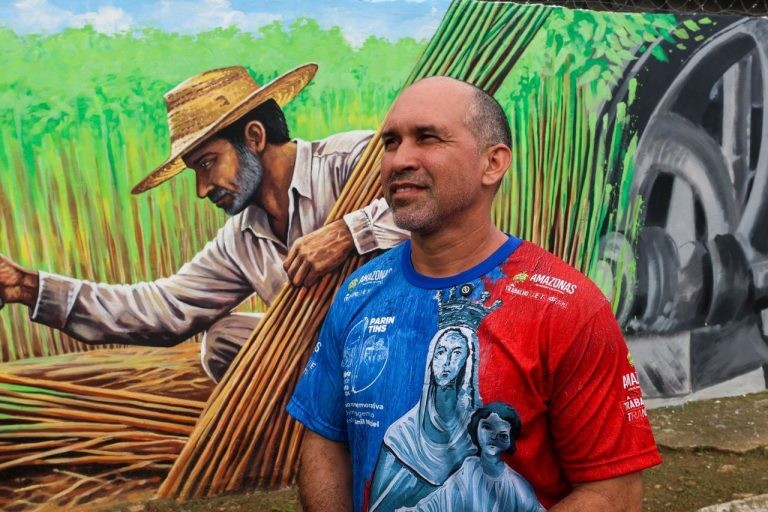 Em Parintins, artistas transformam muros em memória viva com histórias, valorização cultural e identidade amazônica
