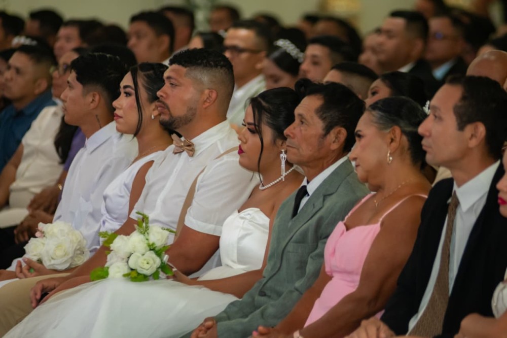 União e cidadania: 97 casais oficializam casamento em cerimônia coletiva na Ação Registre-se